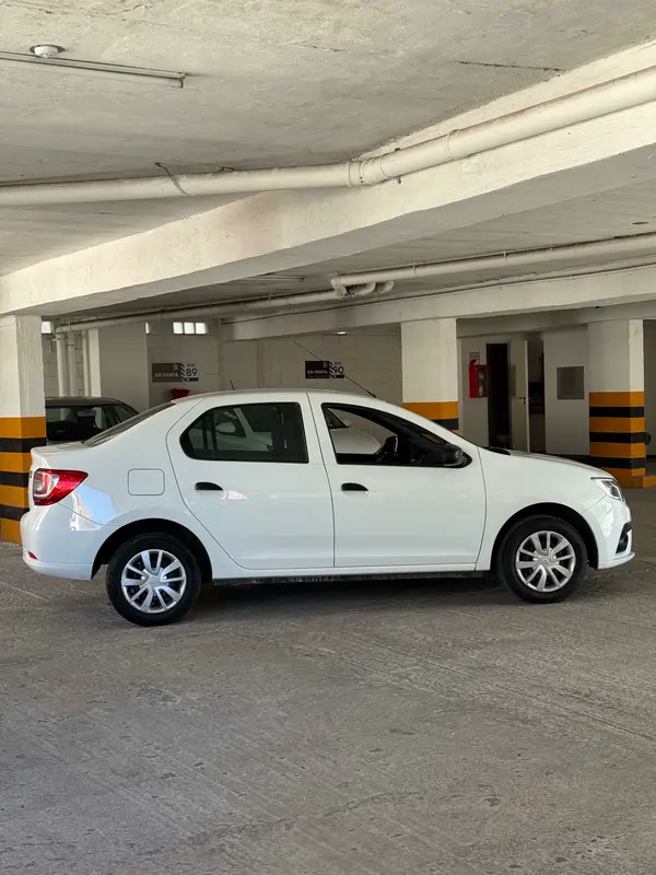 Mira esta publicación de Renault Logan 2023 en Motordil