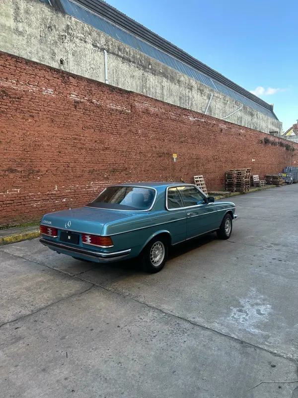 Mira esta publicación de Mercedes Benz 280