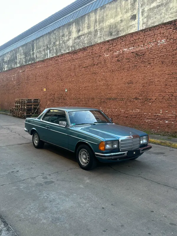 Mira esta publicación de Mercedes Benz 280