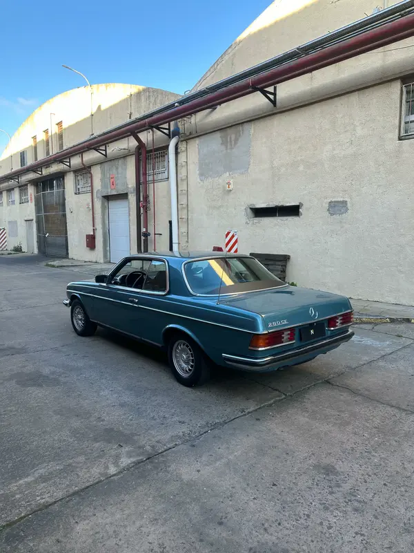 Mira esta publicación de Mercedes Benz 280