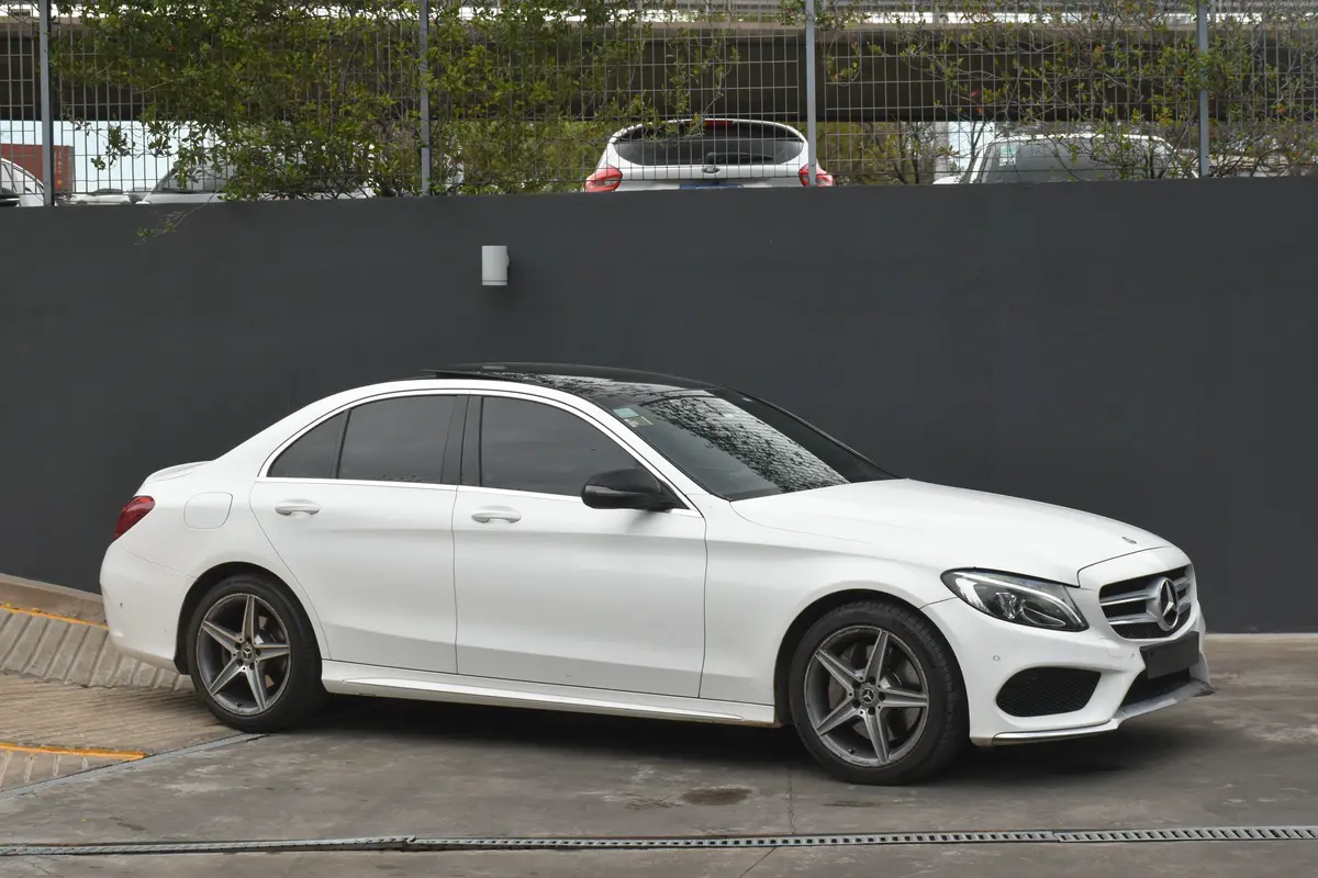 Mira esta publicación de Mercedes Benz Clase C