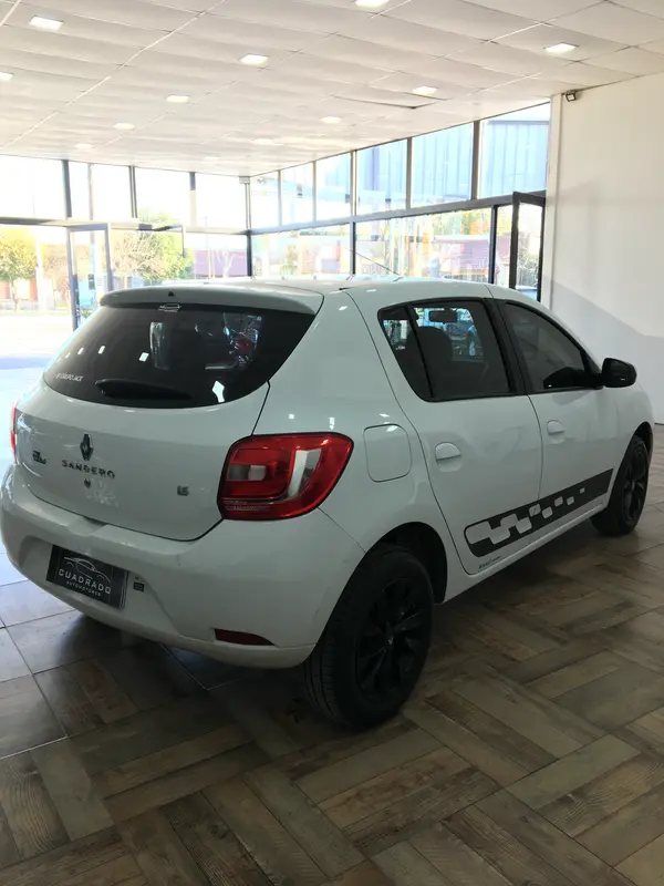 Mira esta publicación de Renault Sandero II 2017 en Motordil