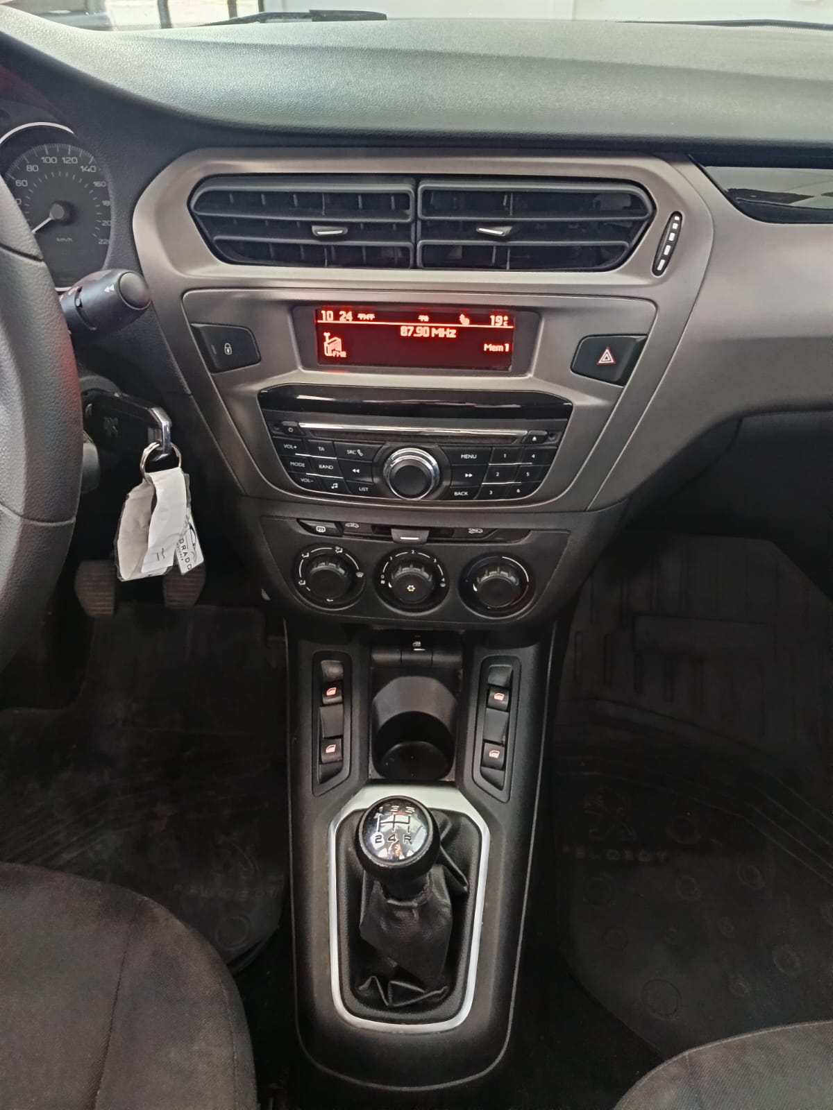 Mira esta publicación de Peugeot 301 2019 en Motordil