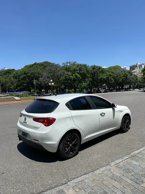 Mira esta publicación de Alfa Romeo Giulietta 2012 en Motordil