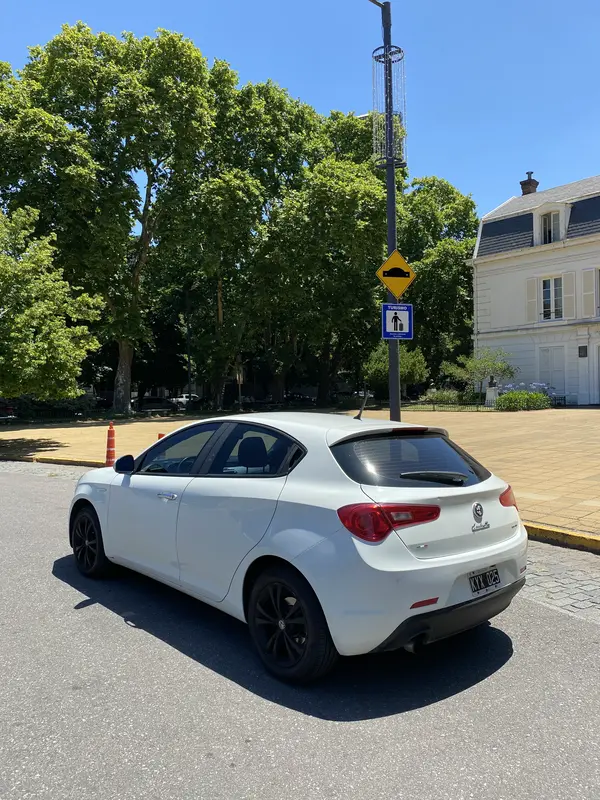 Mira esta publicación de Alfa Romeo Giulietta 2012 en Motordil