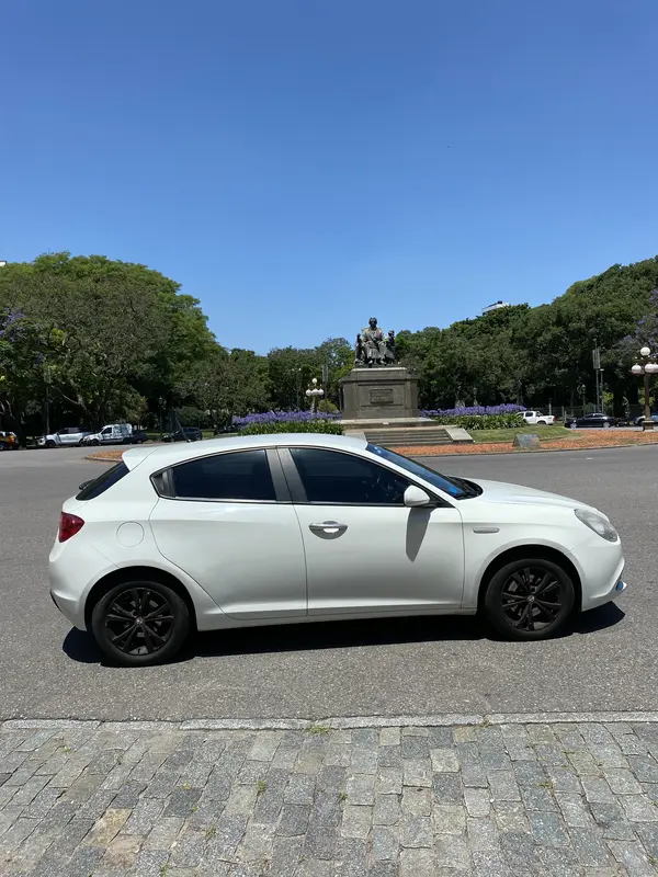 Mira esta publicación de Alfa Romeo Giulietta 2012 en Motordil