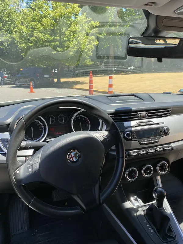 Mira esta publicación de Alfa Romeo Giulietta 2012 en Motordil