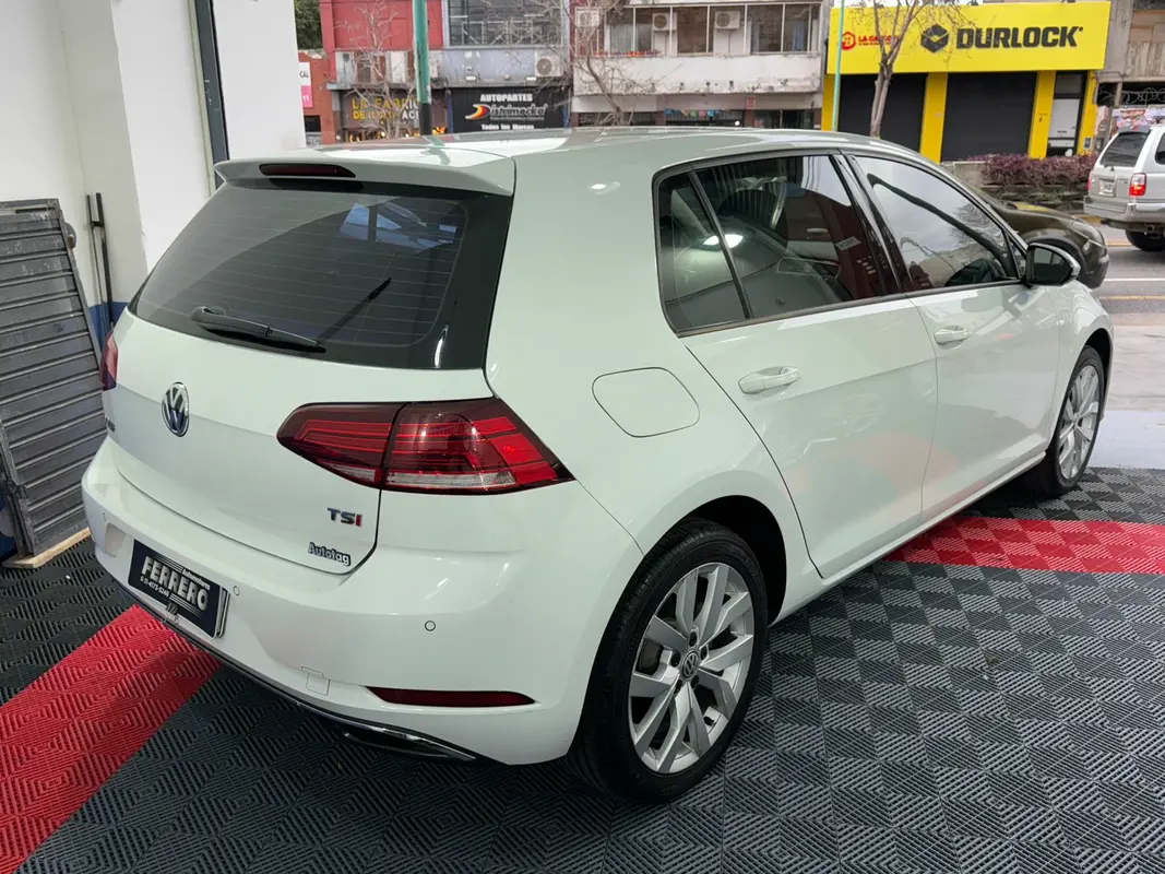 Mira esta publicación de Volkswagen Golf 2019 en Motordil