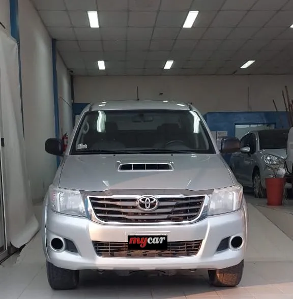 Mira esta publicación de Toyota Hilux 2013 en Motordil