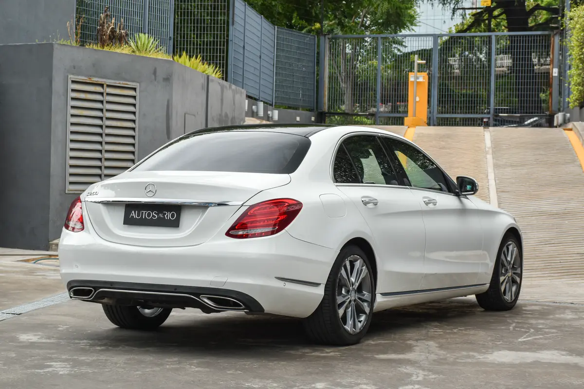 Mira esta publicación de Mercedes Benz Clase C 2015 en Motordil