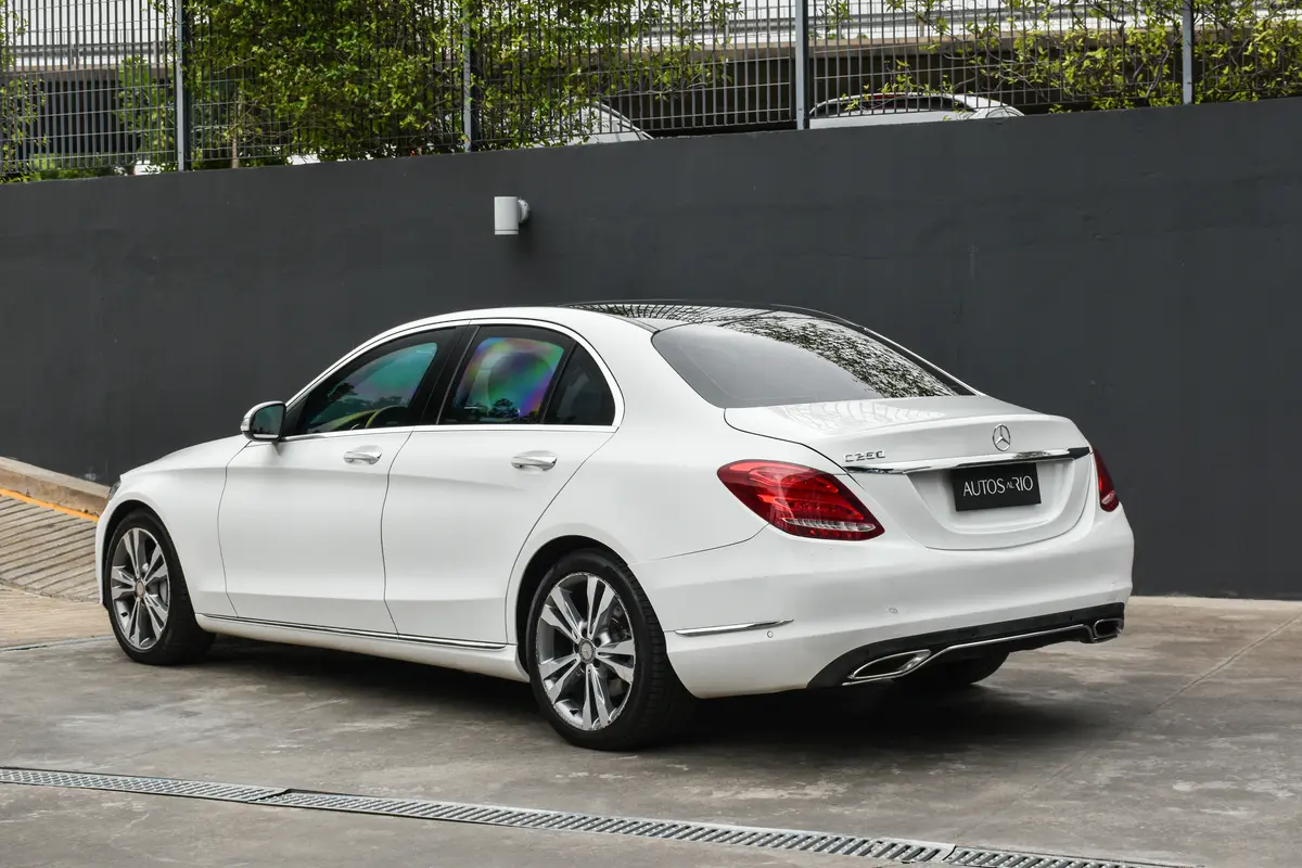 Mira esta publicación de Mercedes Benz Clase C 2015 en Motordil