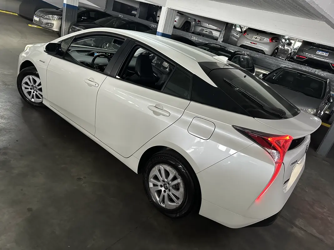 Mira esta publicación de Toyota Prius 2018 en Motordil