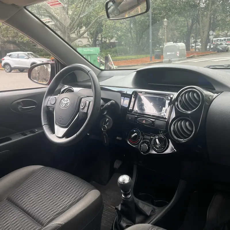 Mira esta publicación de Toyota Etios 2019 en Motordil