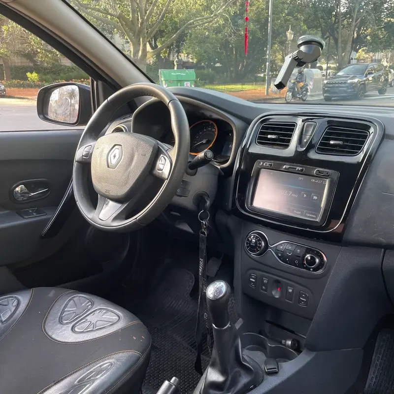 Mira esta publicación de Renault Sandero II 2015 en Motordil