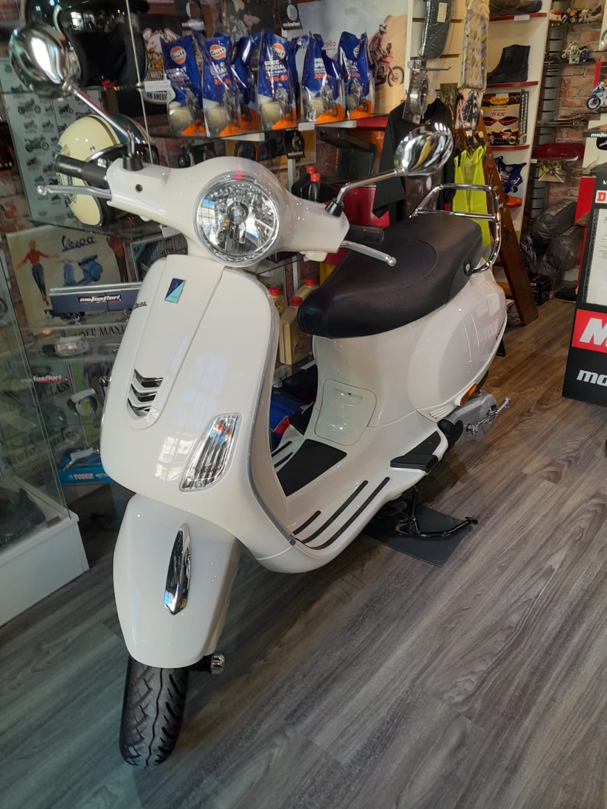 Mira esta publicación de Vespa 150 VXL 2018 en Motordil