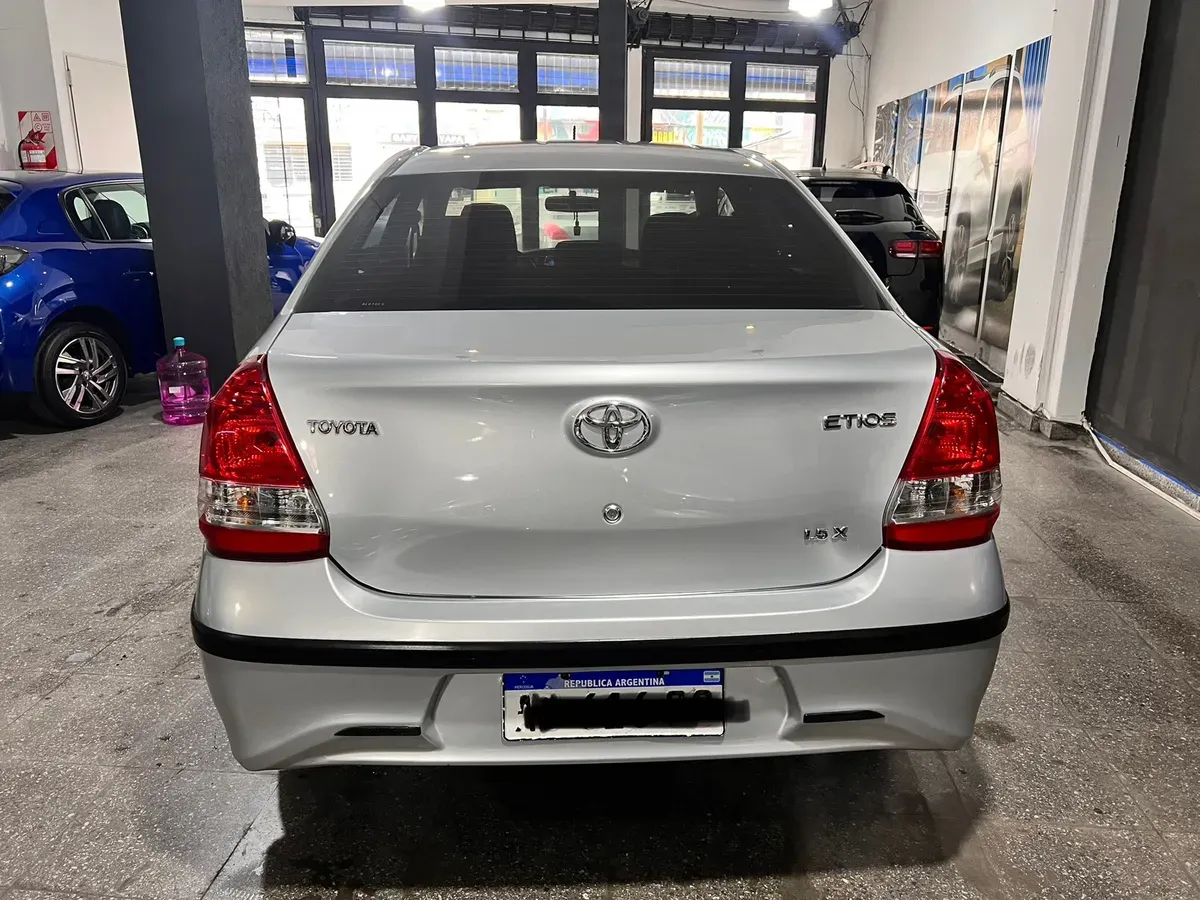 Mira esta publicación de Toyota Etios 2018 en Motordil