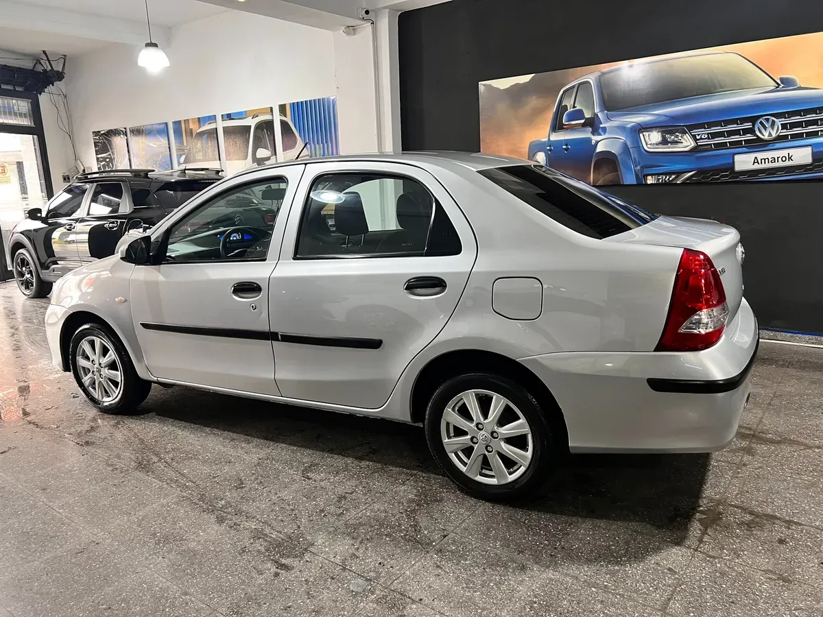 Mira esta publicación de Toyota Etios 2018 en Motordil