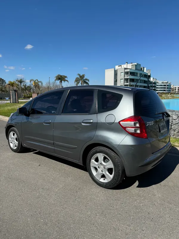 Mira esta publicación de Honda FIT 2010 en Motordil