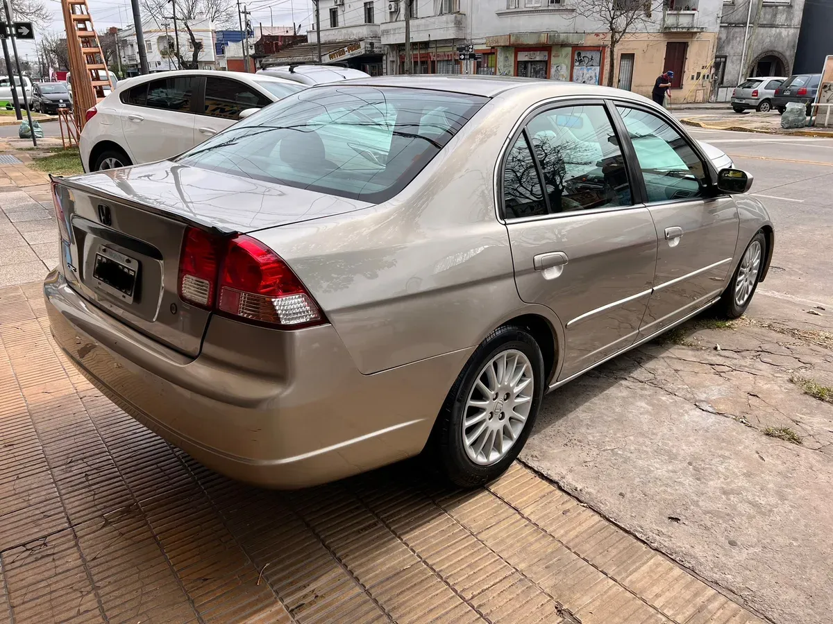 Mira esta publicación de Honda Civic 2003 en Motordil