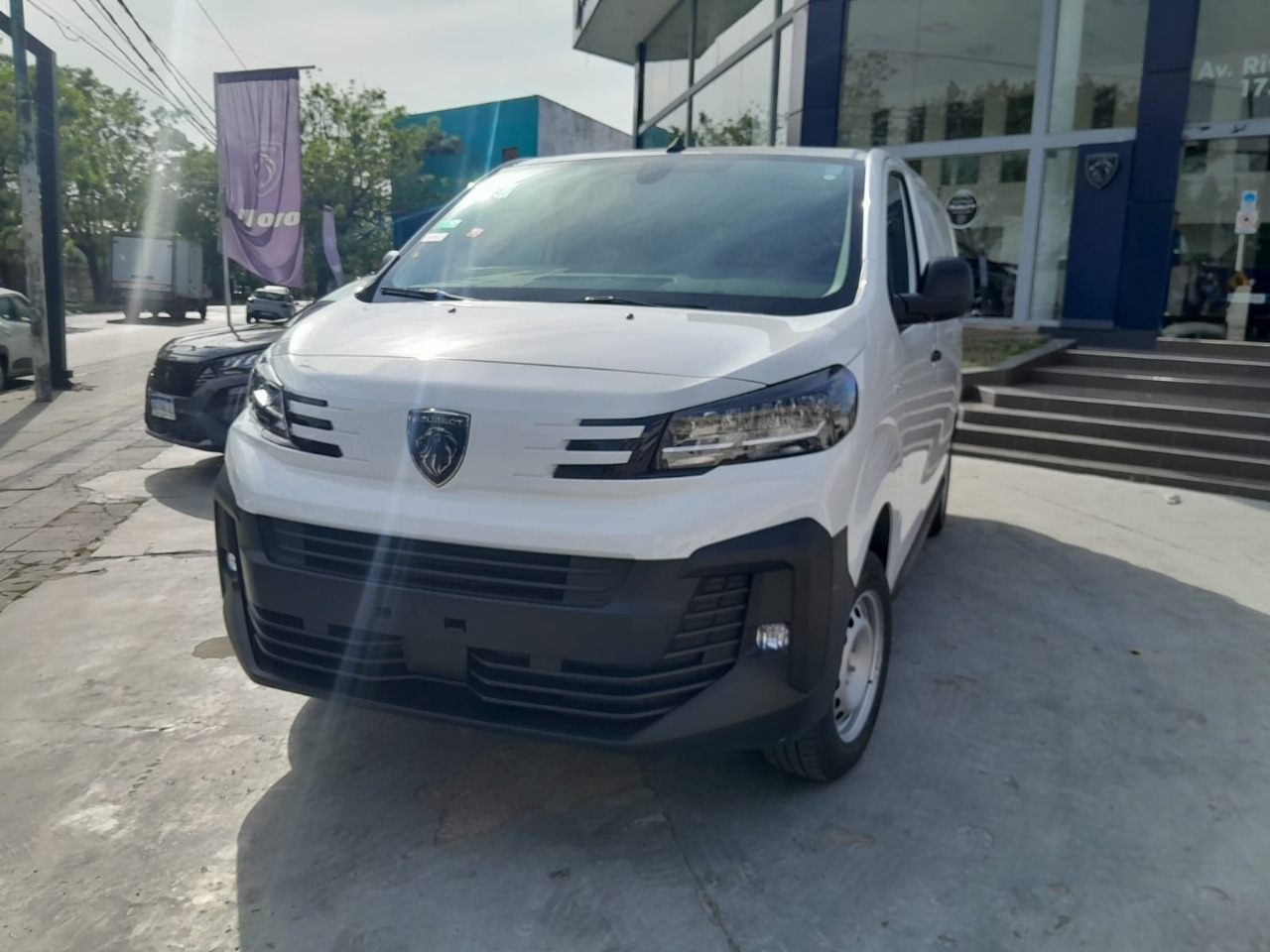 Mira esta publicación de Peugeot Expert 2025 en Motordil