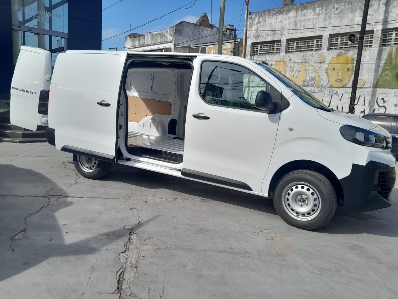 Mira esta publicación de Peugeot Expert 2025 en Motordil