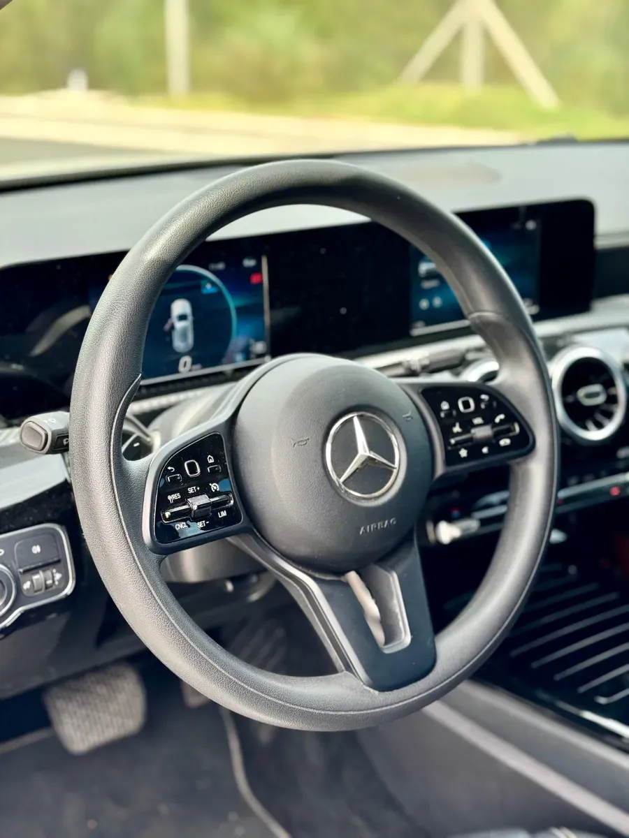 Mira esta publicación de Mercedes Benz Clase A 2020 en Motordil