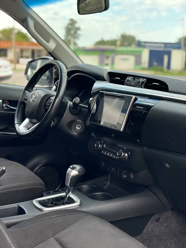 Mira esta publicación de Toyota Hilux 2017 en Motordil