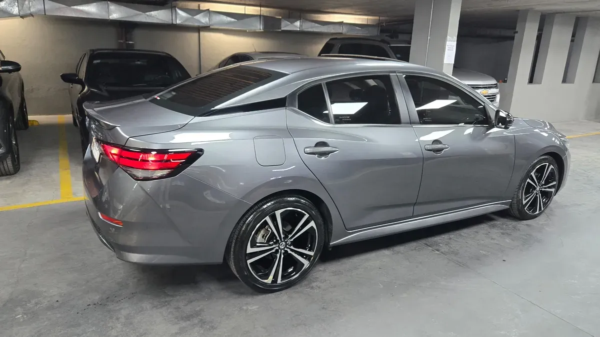 Mira esta publicación de Nissan Sentra 2022 en Motordil