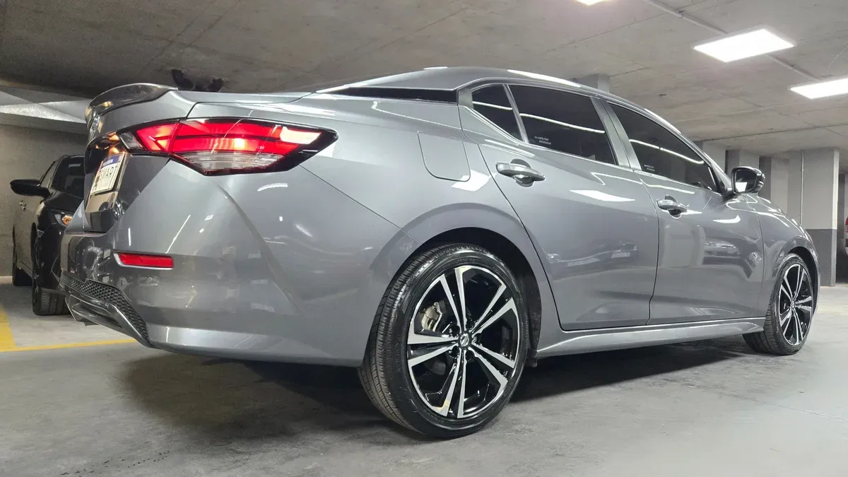 Mira esta publicación de Nissan Sentra 2022 en Motordil
