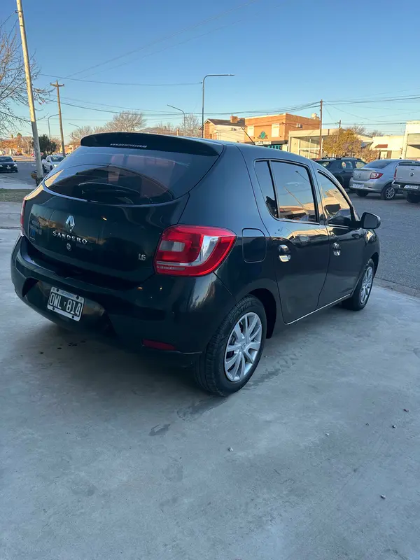 Mira esta publicación de Renault Sandero 2015 en Motordil