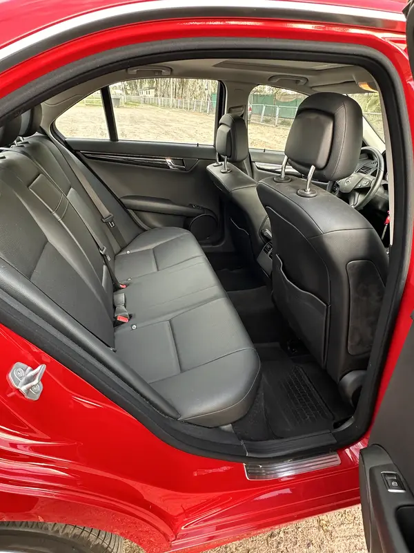 Mira esta publicación de Mercedes Benz Clase C 2011 en Motordil