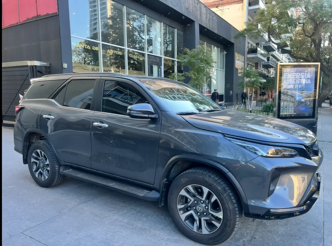Mira esta publicación de Toyota SW4 2025 en Motordil