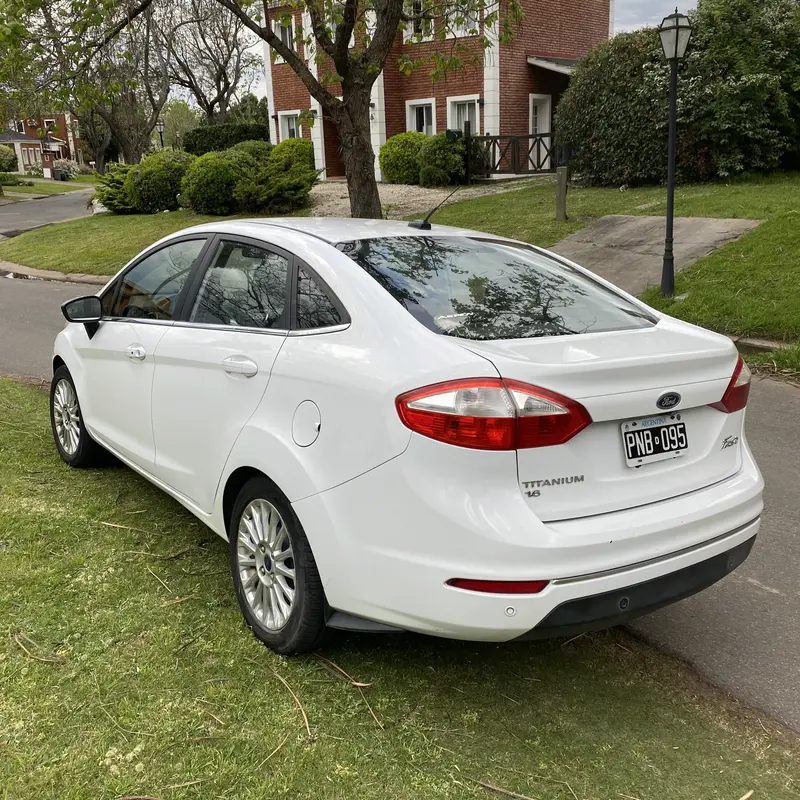 Mira esta publicación de Ford Fiesta 2016 en Motordil