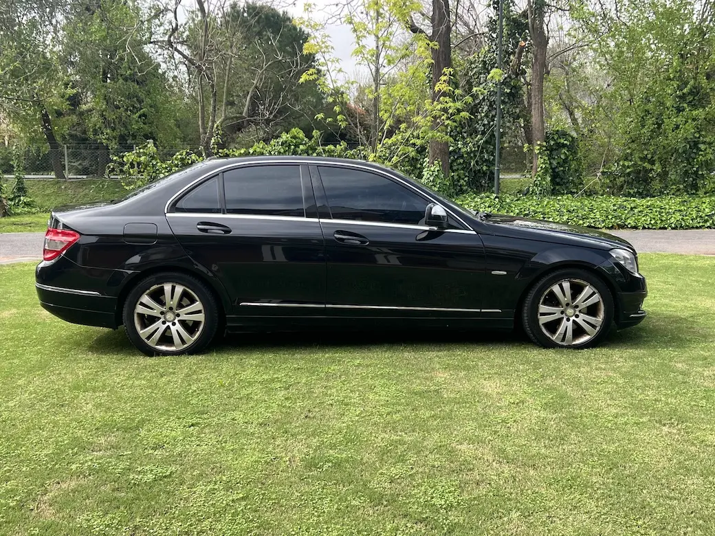 Mira esta publicación de Mercedes Benz Clase C 2008 en Motordil