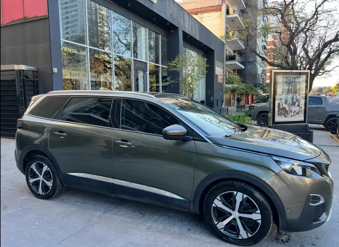 Mira esta publicación de Peugeot 5008 2018 en Motordil