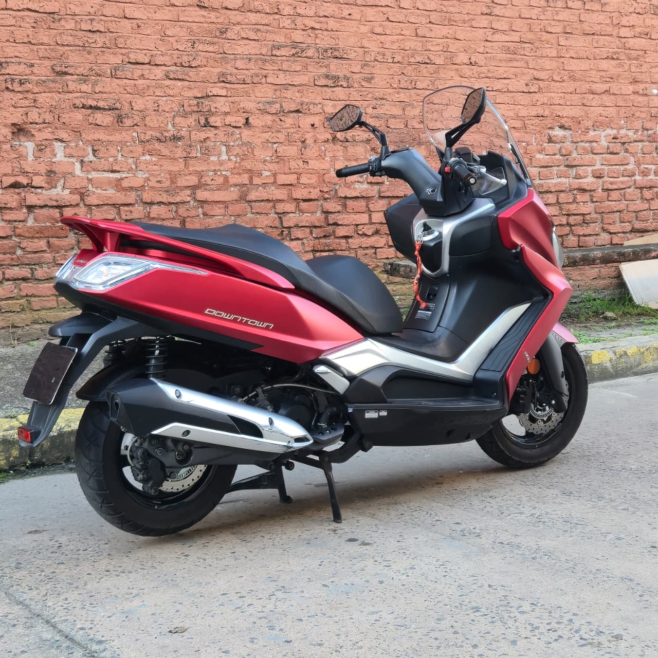 Mira esta publicación de Kymco Downtown 350 I 2021 en Motordil