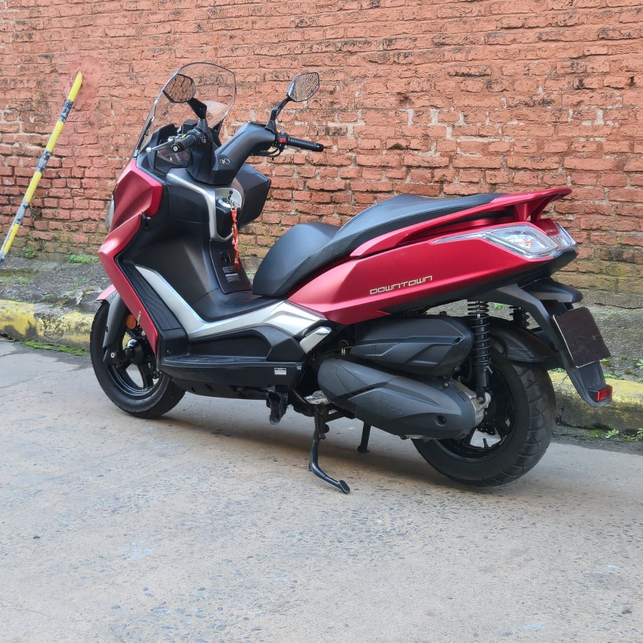 Mira esta publicación de Kymco Downtown 350 I 2021 en Motordil