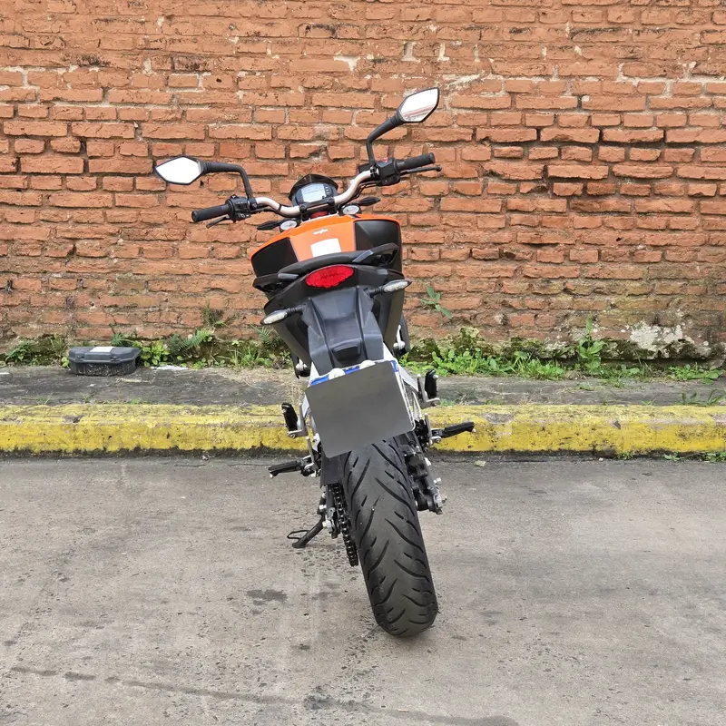 Mira esta publicación de KTM Duke 200 Naked 2021 en Motordil