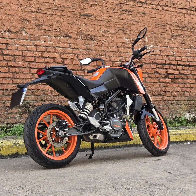 Mira esta publicación de KTM Duke 200 Naked 2021 en Motordil