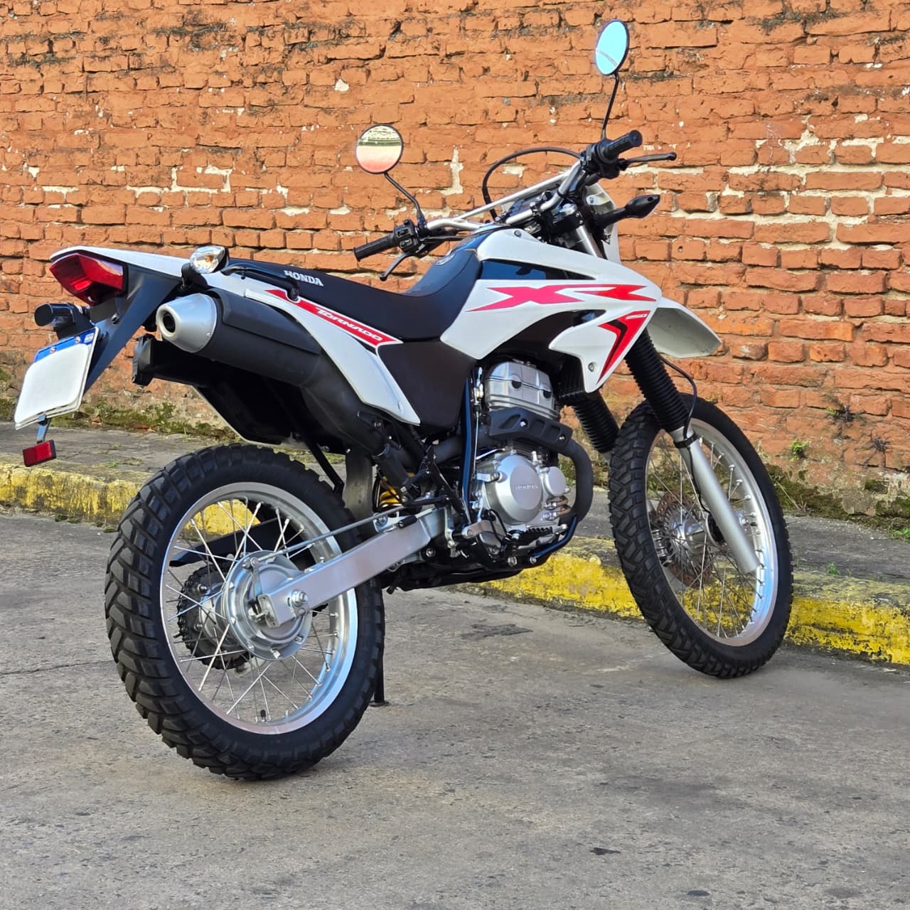 Mira esta publicación de Honda XR 250 Tornado 2023 en Motordil