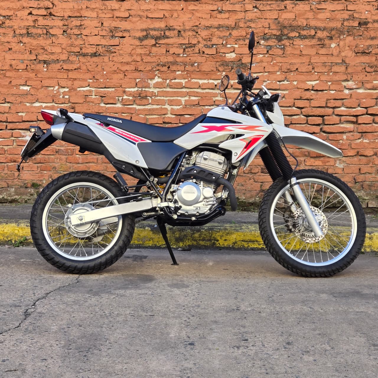 Mira esta publicación de Honda XR 250 Tornado 2023 en Motordil