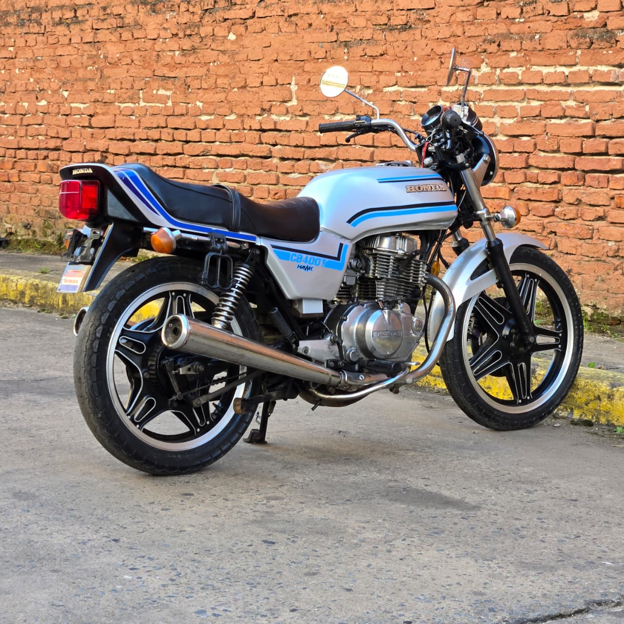 Mira esta publicación de Honda CB 400 N 1981 en Motordil