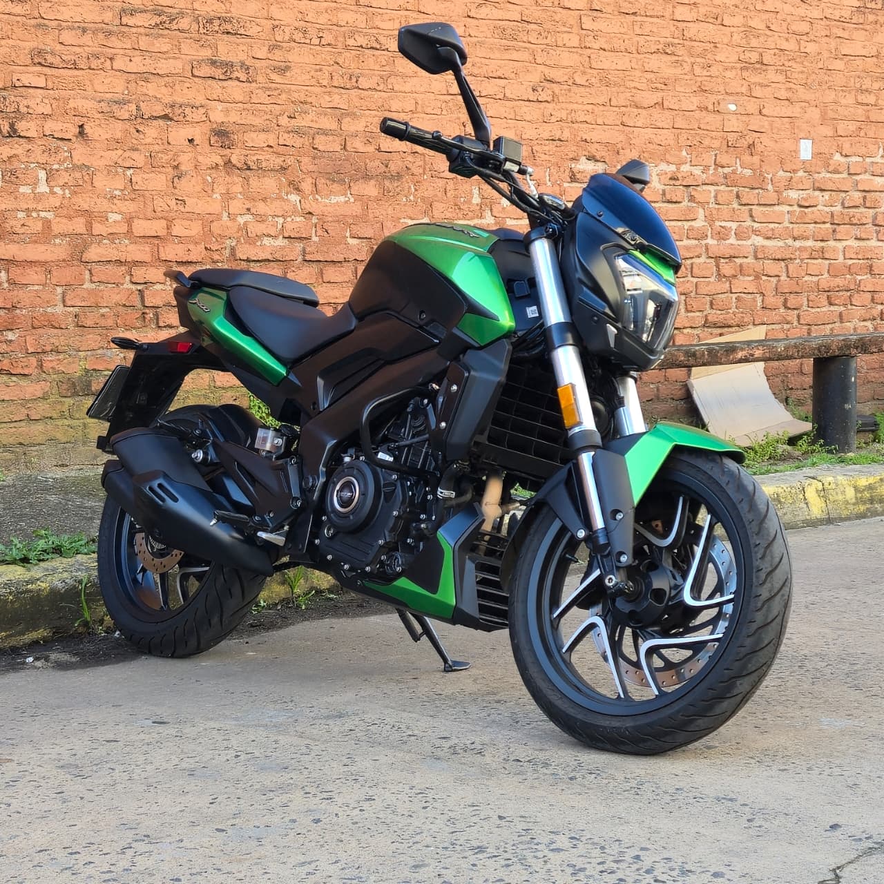 Mira esta publicación de Bajaj Dominar 400 NEW 2019 2021 en Motordil