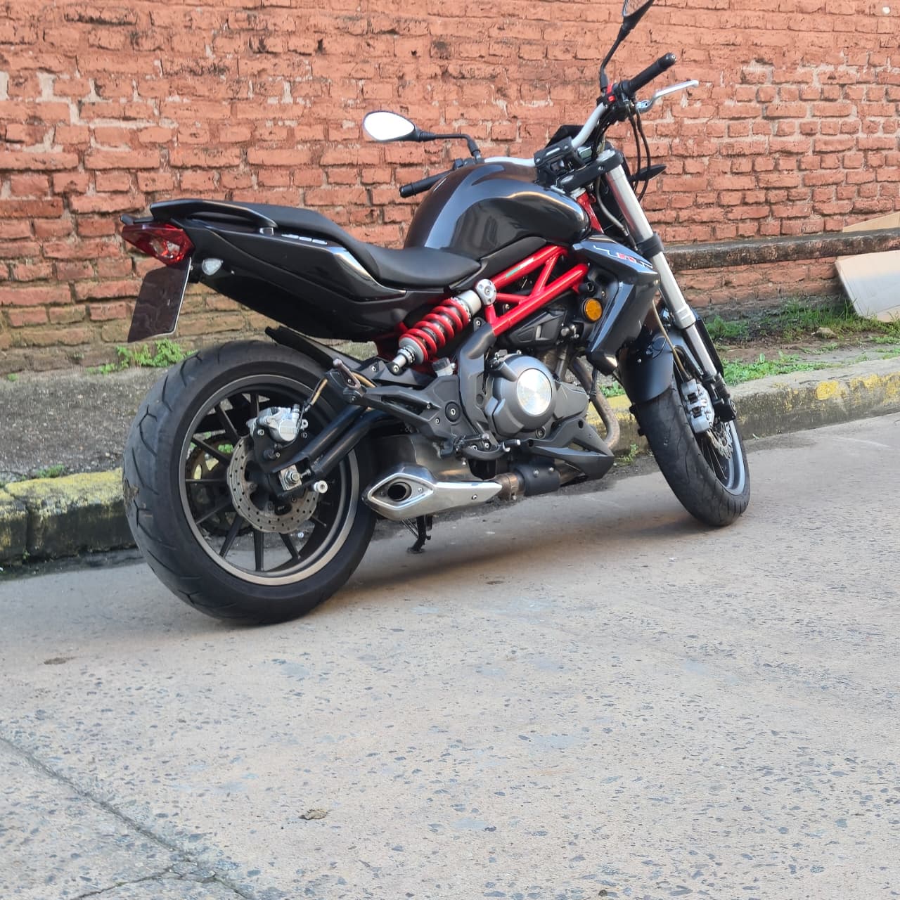 Mira esta publicación de Benelli TNT 300 2018 en Motordil