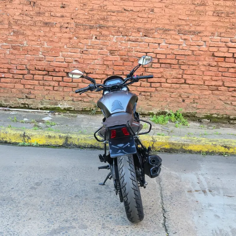 Mira esta publicación de Bajaj Dominar 400 NEW 2019 2021 en Motordil