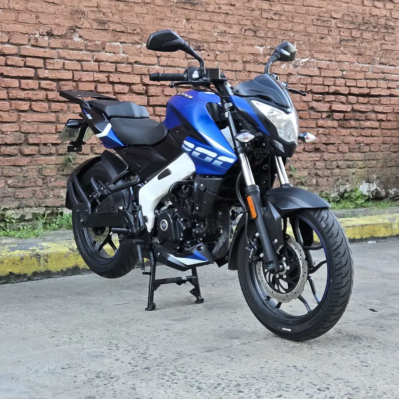 Mira esta publicación de Bajaj Rouser 200 NS 2023 en Motordil