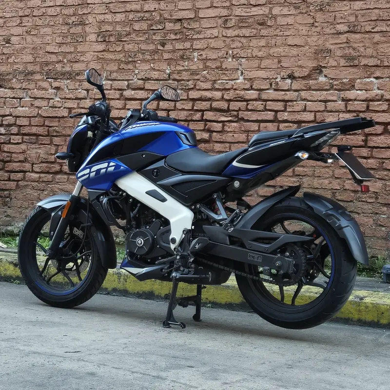 Mira esta publicación de Bajaj Rouser 200 NS 2023 en Motordil