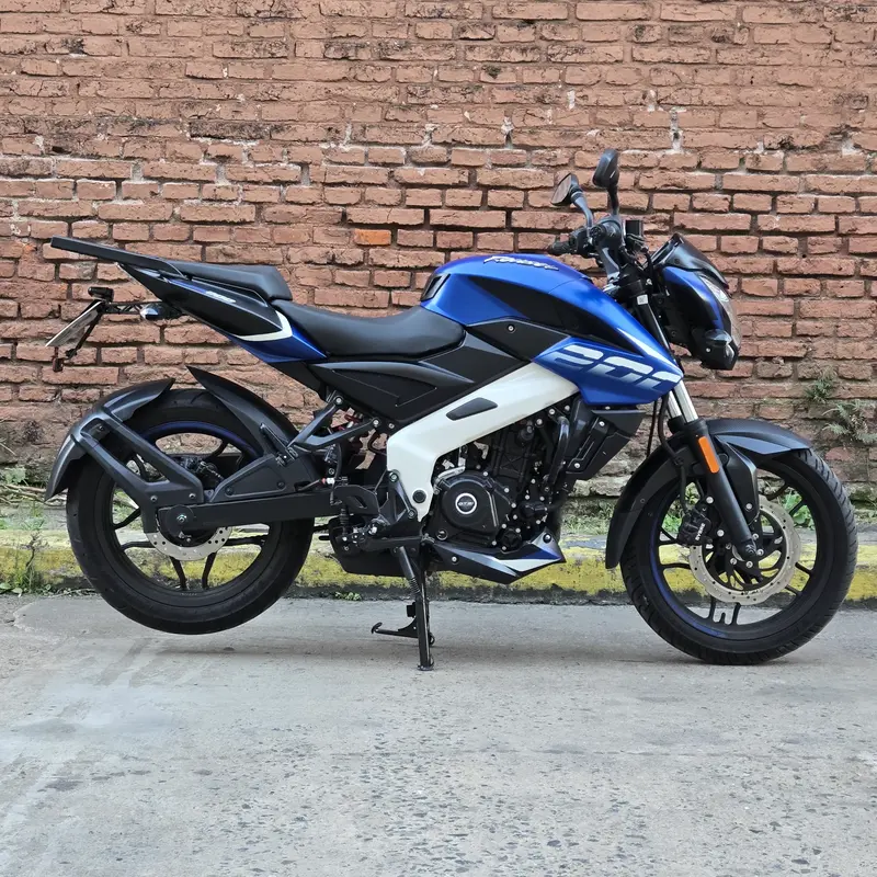 Mira esta publicación de Bajaj Rouser 200 NS 2023 en Motordil
