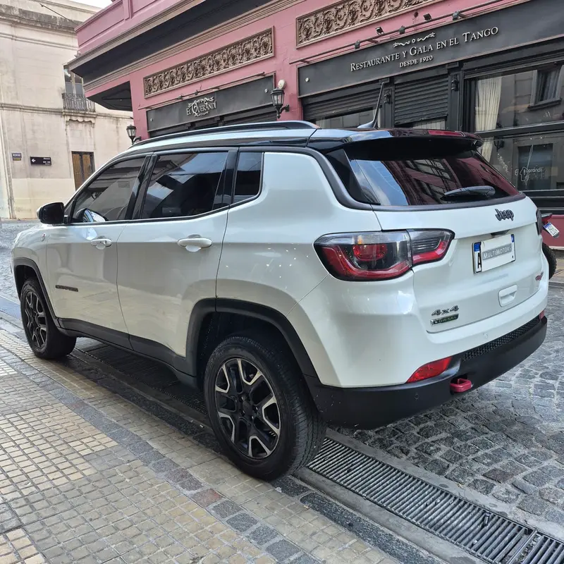 Mira esta publicación de Jeep Compass 2021 en Motordil