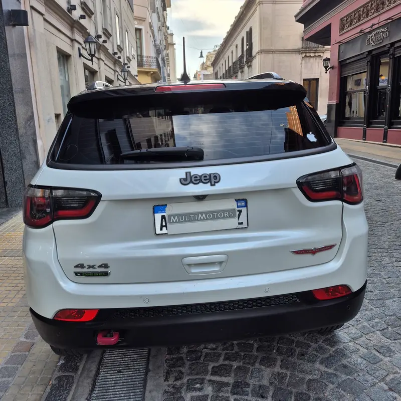 Mira esta publicación de Jeep Compass 2021 en Motordil